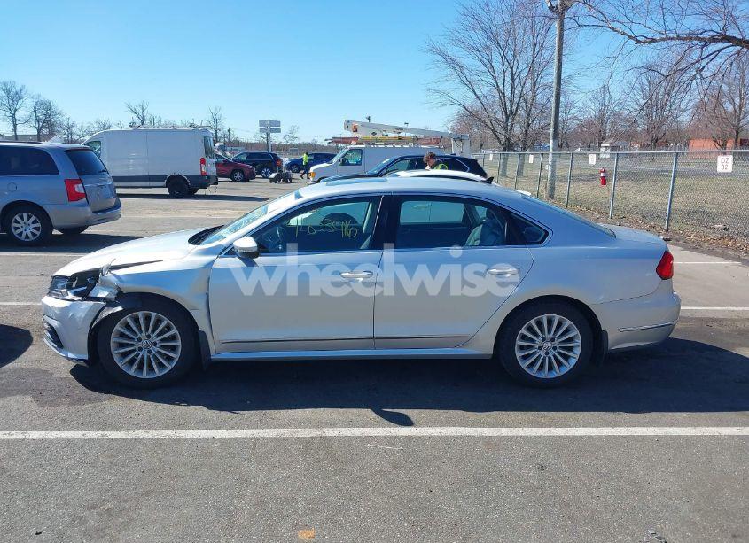 Photo 14 of 2016 Volkswagen Passat 1.8T SE (VIN 1VWBT7A3XGC048208)