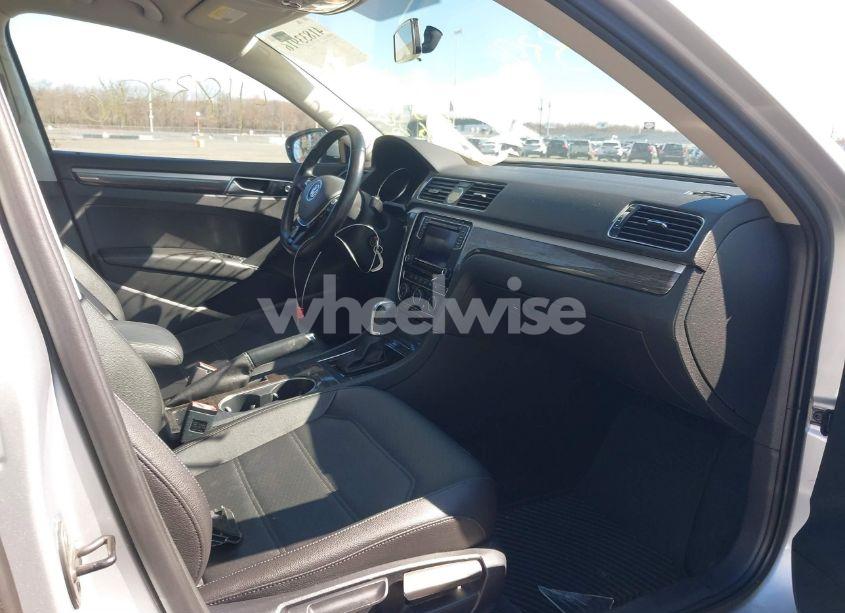 Photo 5 of 2016 Volkswagen Passat 1.8T SE (VIN 1VWBT7A3XGC048208)