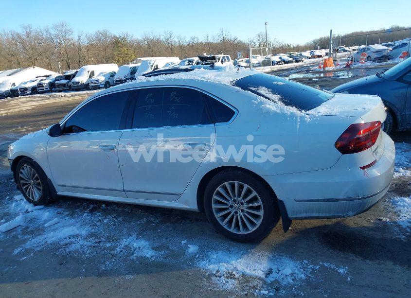Photo 14 of 2017 Volkswagen Passat 1.8T SE (VIN 1VWBT7A3XHC003822)