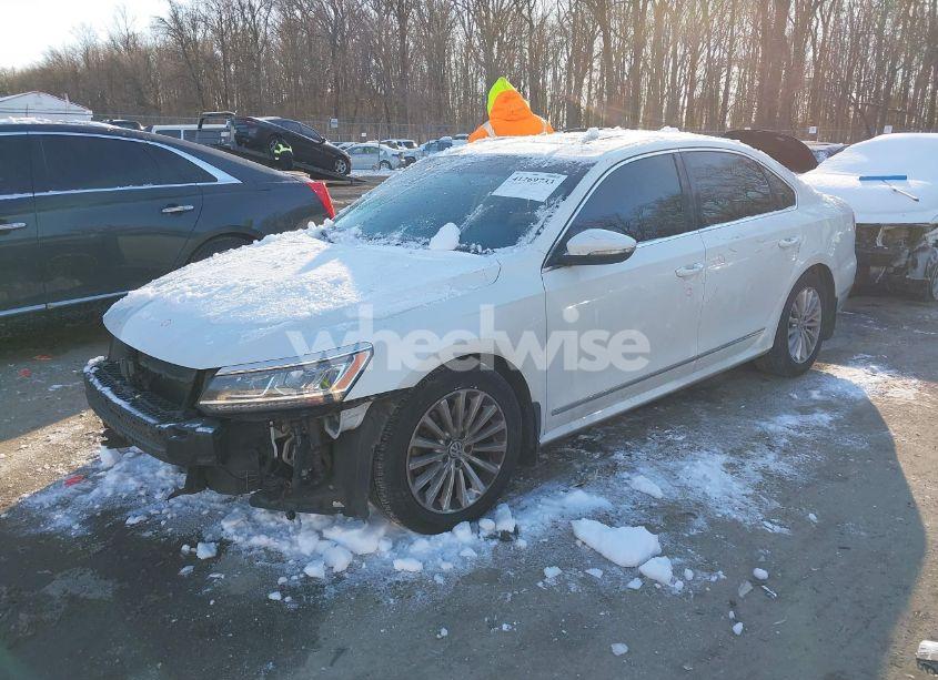 Photo 2 of 2017 Volkswagen Passat 1.8T SE (VIN 1VWBT7A3XHC003822)