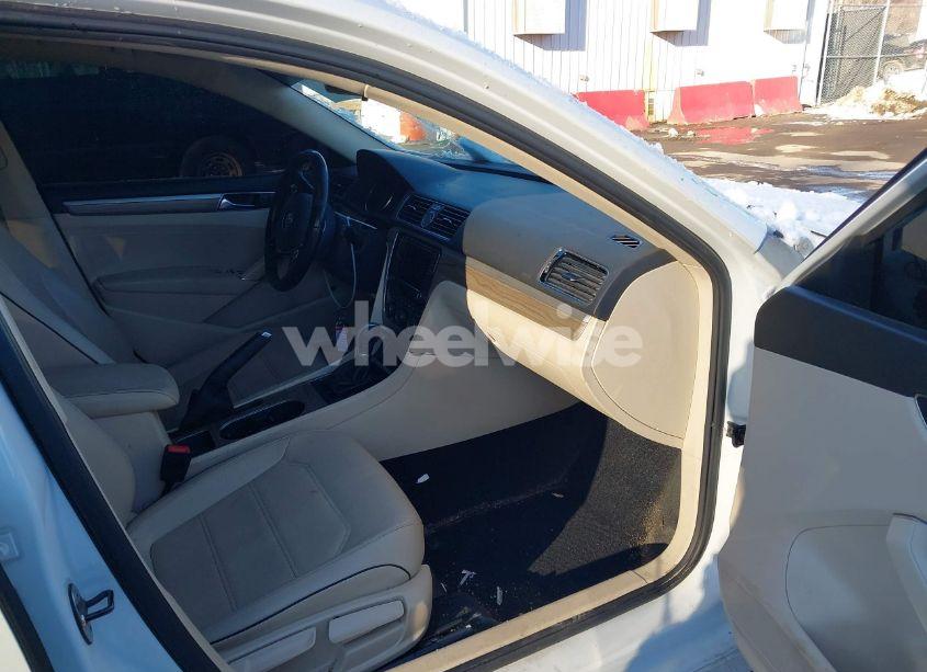 Photo 5 of 2017 Volkswagen Passat 1.8T SE (VIN 1VWBT7A3XHC003822)