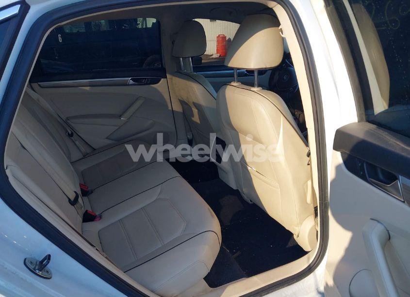 Photo 8 of 2017 Volkswagen Passat 1.8T SE (VIN 1VWBT7A3XHC003822)