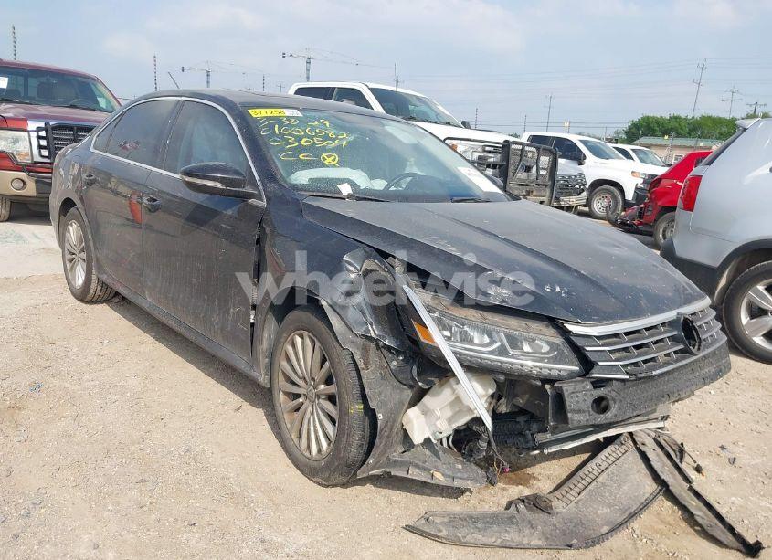 2017 Volkswagen Passat 1.8T SE (VIN 1VWBT7A3XHC030504) main photo