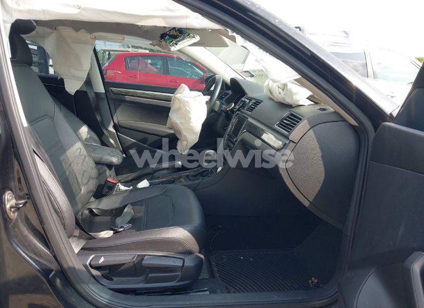 Photo 5 of 2017 Volkswagen Passat 1.8T SE (VIN 1VWBT7A3XHC030504)