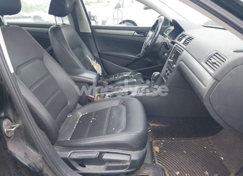 Photo 5 of 2015 Volkswagen Passat 2.0L TDI SE (VIN 1VWBV7A32FC034506)