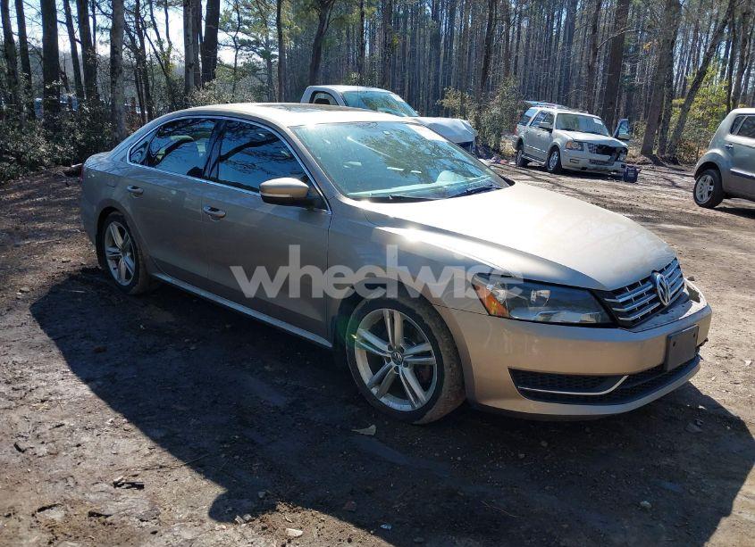 2015 Volkswagen Passat 2.0L TDI SE (VIN 1VWBV7A33FC056451) main photo