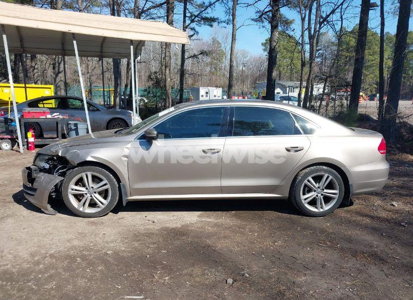 Photo 14 of 2015 Volkswagen Passat 2.0L TDI SE (VIN 1VWBV7A33FC056451)