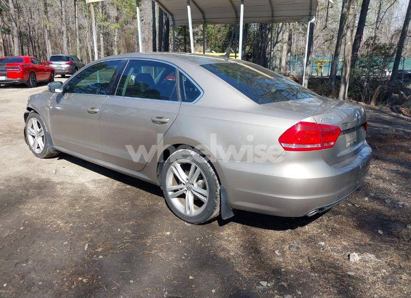 Photo 3 of 2015 Volkswagen Passat 2.0L TDI SE (VIN 1VWBV7A33FC056451)