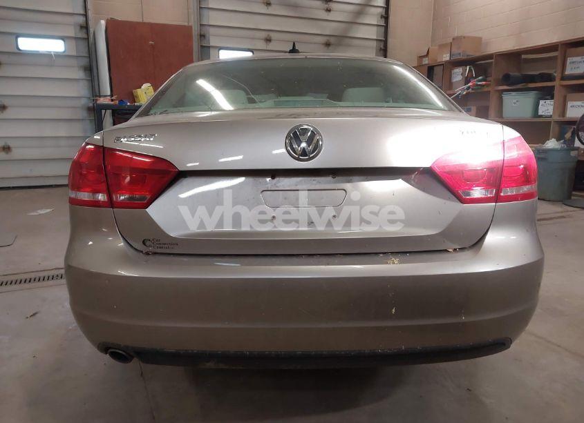Photo 16 of 2015 Volkswagen Passat 2.0L TDI SE (VIN 1VWBV7A34FC069855)