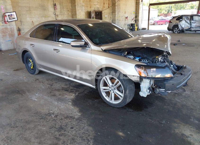 2015 Volkswagen Passat 2.0L TDI SE (VIN 1VWBV7A34FC073646) main photo