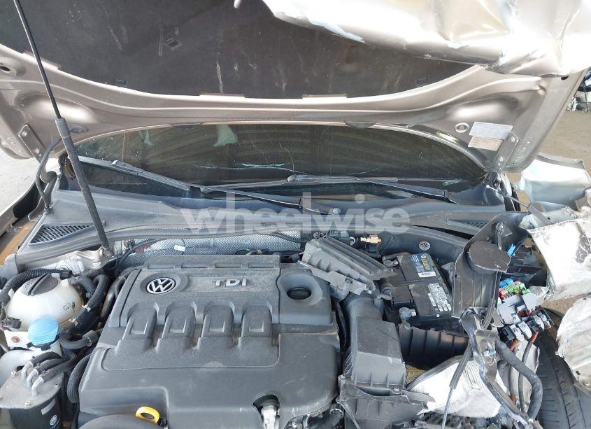 Photo 10 of 2015 Volkswagen Passat 2.0L TDI SE (VIN 1VWBV7A34FC073646)