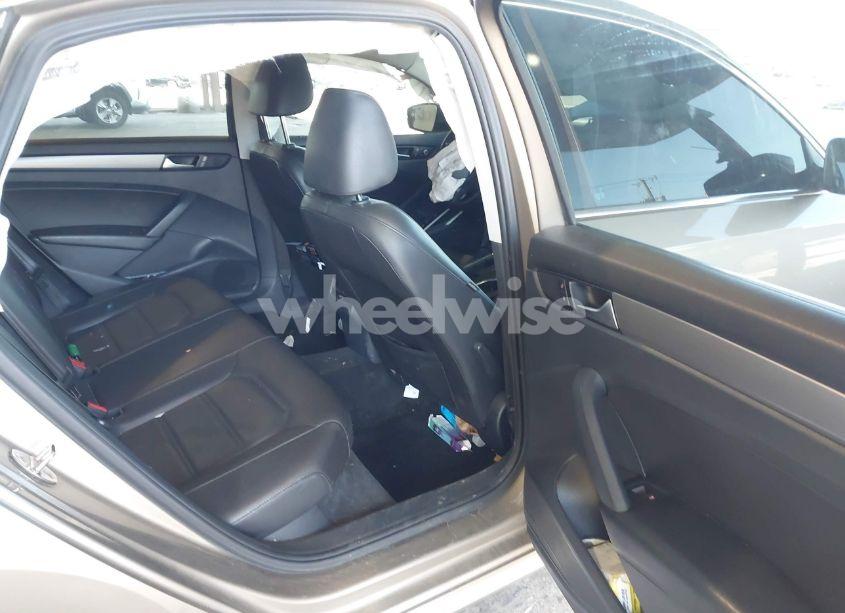 Photo 8 of 2015 Volkswagen Passat 2.0L TDI SE (VIN 1VWBV7A34FC073646)