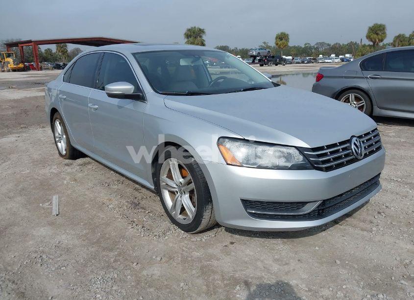 2015 Volkswagen Passat 2.0L TDI SE (VIN 1VWBV7A34FC085960) main photo