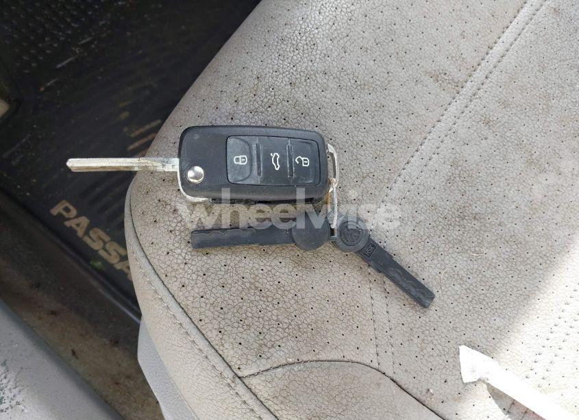 Photo 11 of 2015 Volkswagen Passat 2.0L TDI SE (VIN 1VWBV7A34FC085960)