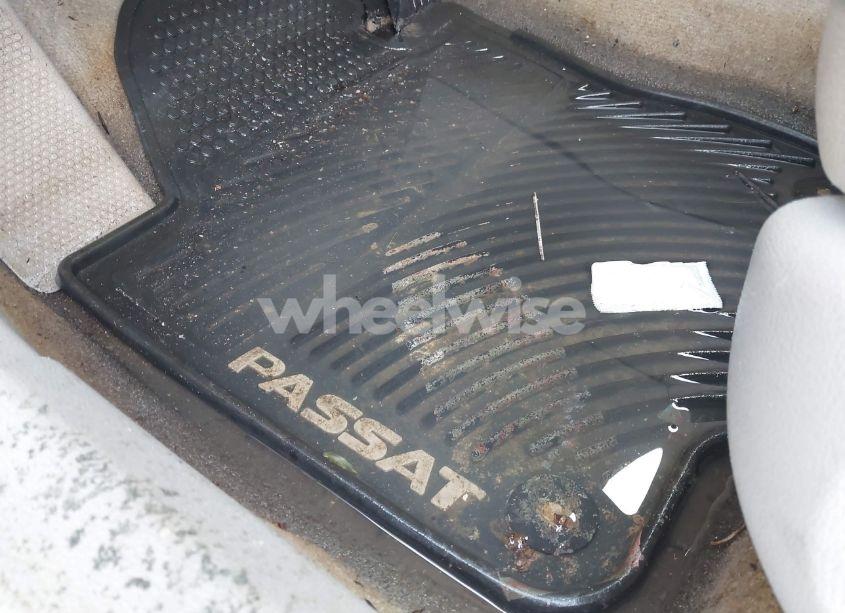 Photo 12 of 2015 Volkswagen Passat 2.0L TDI SE (VIN 1VWBV7A34FC085960)