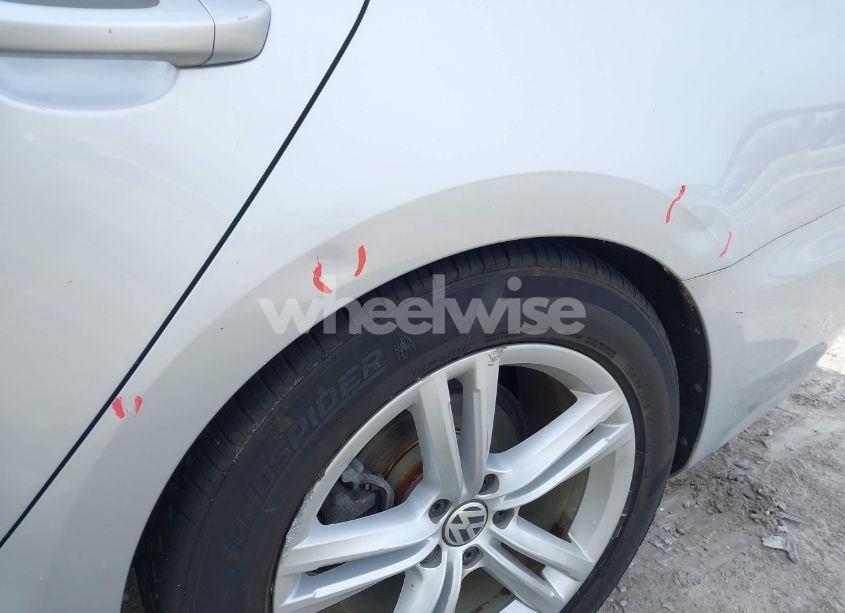 Photo 14 of 2015 Volkswagen Passat 2.0L TDI SE (VIN 1VWBV7A34FC085960)