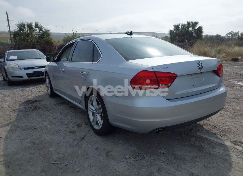 Photo 3 of 2015 Volkswagen Passat 2.0L TDI SE (VIN 1VWBV7A34FC085960)
