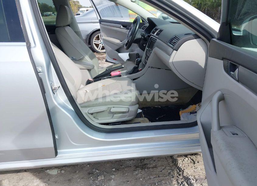 Photo 5 of 2015 Volkswagen Passat 2.0L TDI SE (VIN 1VWBV7A34FC085960)