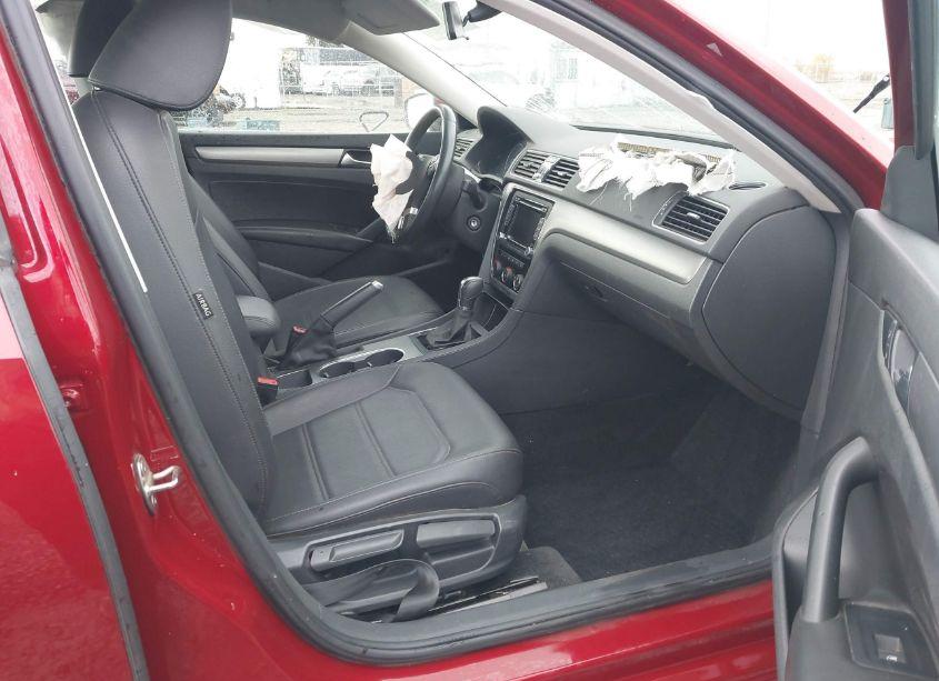 Photo 5 of 2015 Volkswagen Passat 2.0L TDI SE (VIN 1VWBV7A35FC013987)