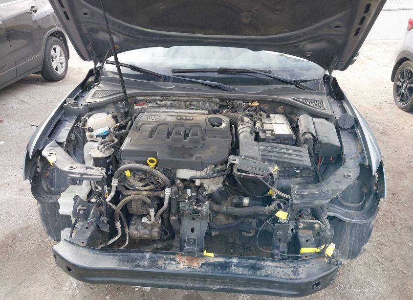 Photo 10 of 2015 Volkswagen Passat 2.0L TDI SE (VIN 1VWBV7A36FC059537)