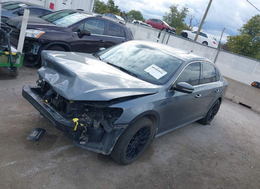 Photo 2 of 2015 Volkswagen Passat 2.0L TDI SE (VIN 1VWBV7A36FC059537)