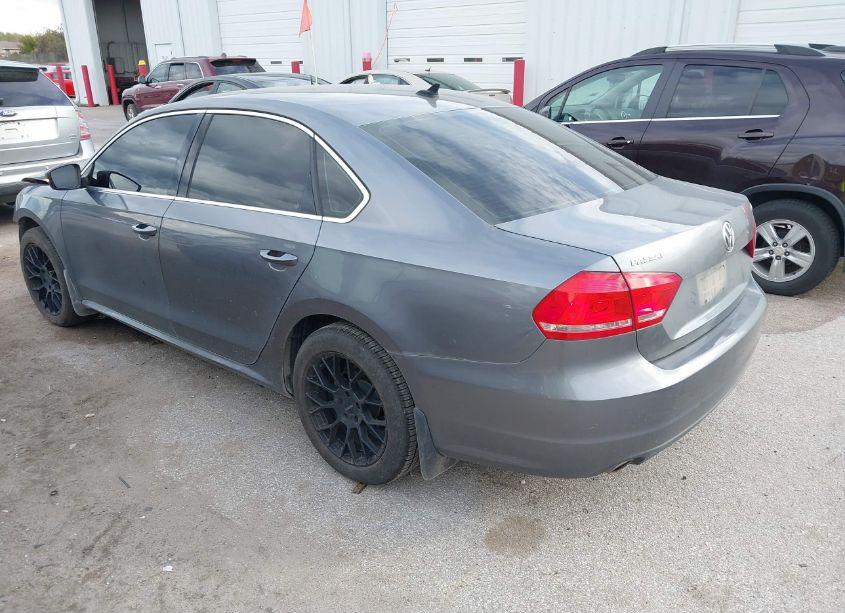 Photo 3 of 2015 Volkswagen Passat 2.0L TDI SE (VIN 1VWBV7A36FC059537)