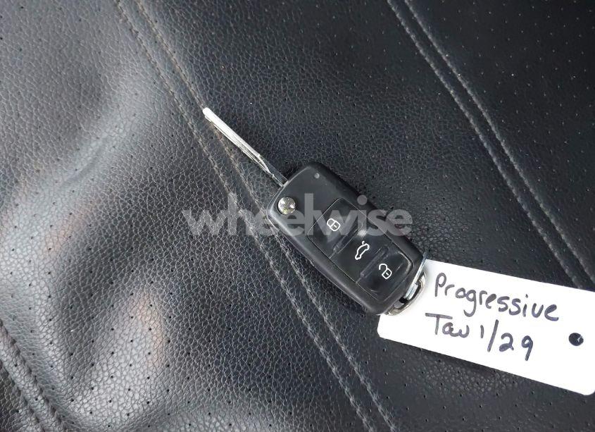 Photo 11 of 2015 Volkswagen Passat 2.0L TDI SE (VIN 1VWBV7A37FC042990)