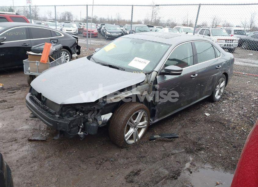 Photo 2 of 2015 Volkswagen Passat 2.0L TDI SE (VIN 1VWBV7A37FC042990)