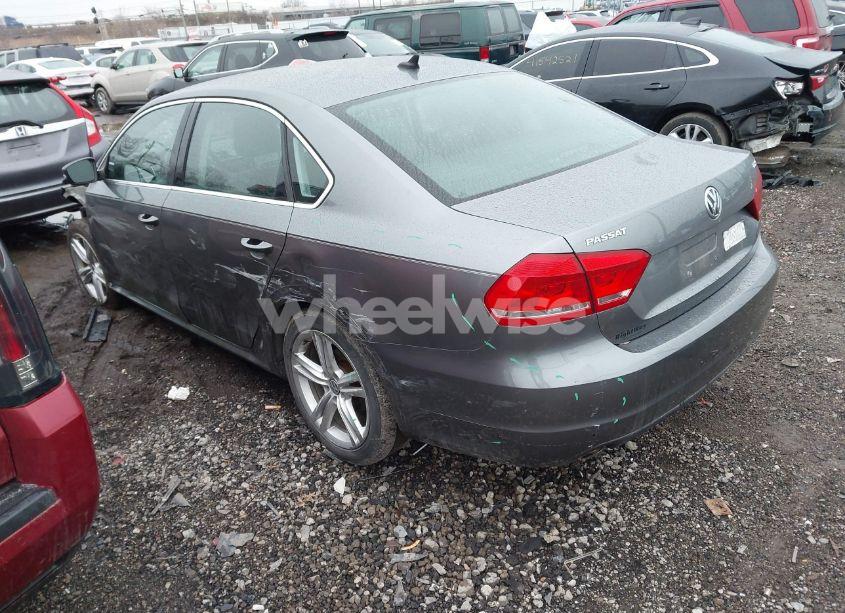 Photo 3 of 2015 Volkswagen Passat 2.0L TDI SE (VIN 1VWBV7A37FC042990)