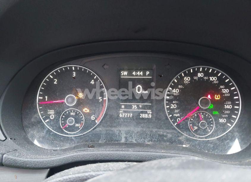 Photo 7 of 2015 Volkswagen Passat 2.0L TDI SE (VIN 1VWBV7A37FC042990)