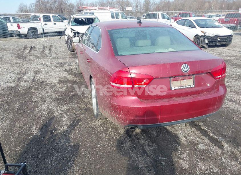 Photo 3 of 2015 Volkswagen Passat 2.0L TDI SE (VIN 1VWBV7A37FC083426)