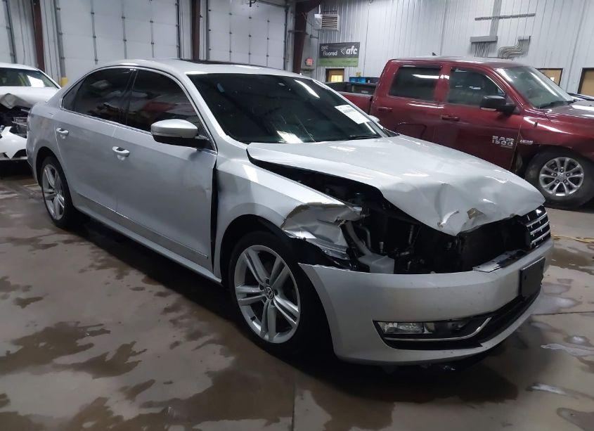2015 Volkswagen Passat 2.0L TDI SE (VIN 1VWBV7A37FC108633) main photo