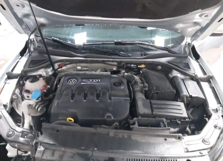 Photo 10 of 2015 Volkswagen Passat 2.0L TDI SE (VIN 1VWBV7A37FC108633)