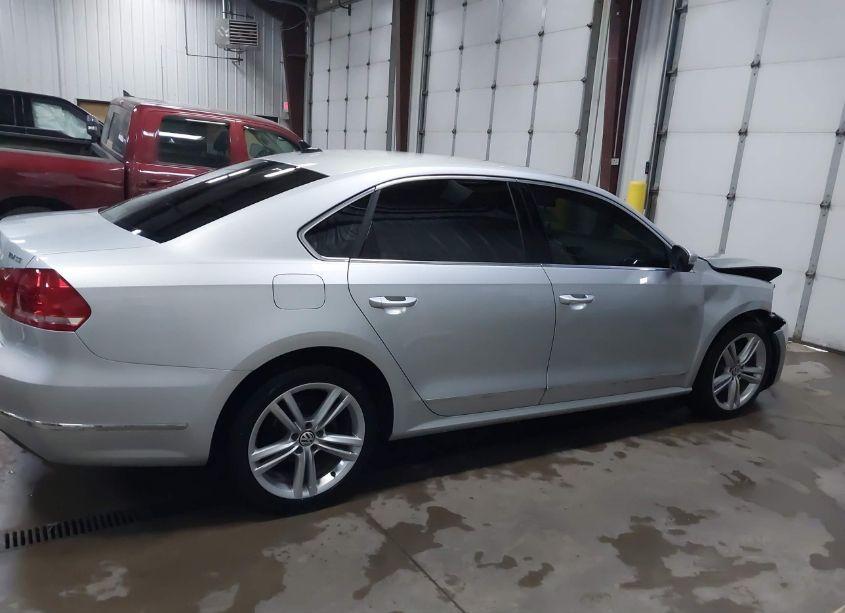 Photo 13 of 2015 Volkswagen Passat 2.0L TDI SE (VIN 1VWBV7A37FC108633)
