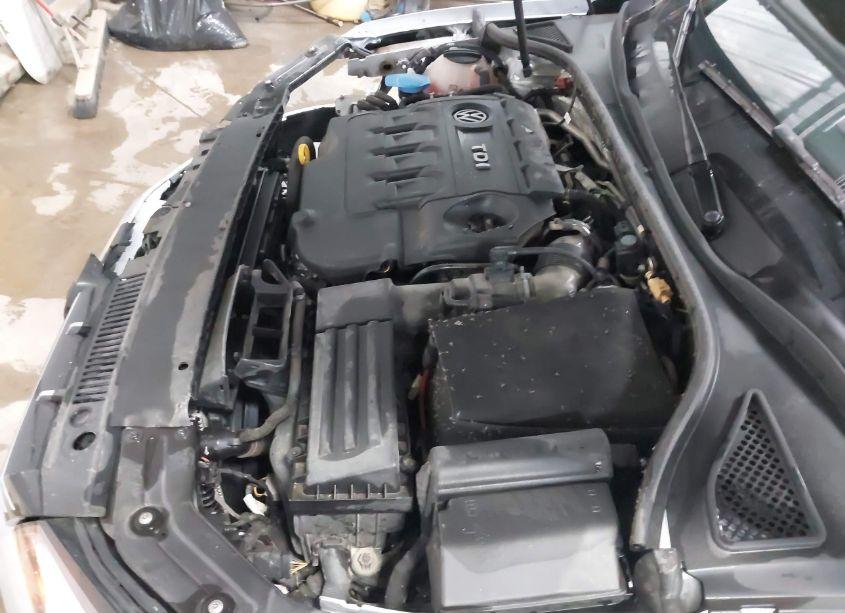 Photo 18 of 2015 Volkswagen Passat 2.0L TDI SE (VIN 1VWBV7A37FC108633)