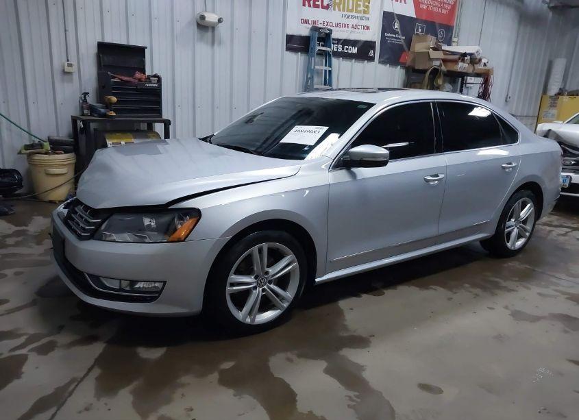 Photo 2 of 2015 Volkswagen Passat 2.0L TDI SE (VIN 1VWBV7A37FC108633)
