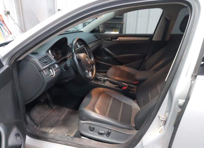 Photo 5 of 2015 Volkswagen Passat 2.0L TDI SE (VIN 1VWBV7A37FC108633)