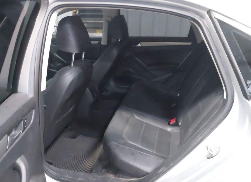 Photo 8 of 2015 Volkswagen Passat 2.0L TDI SE (VIN 1VWBV7A37FC108633)