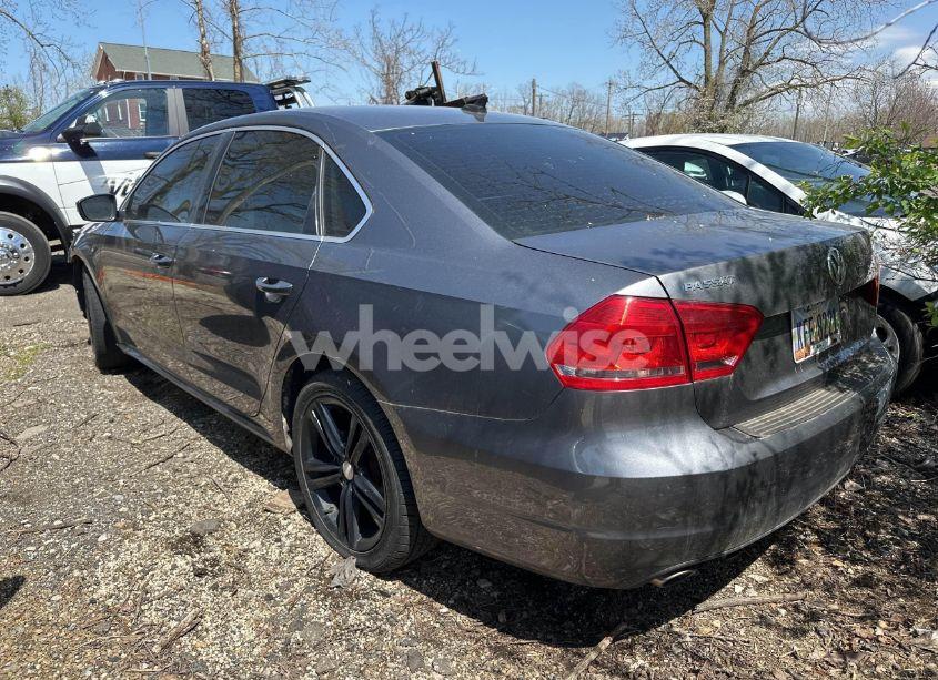Photo 3 of 2015 Volkswagen Passat 2.0L TDI SE (VIN 1VWBV7A38FC025826)