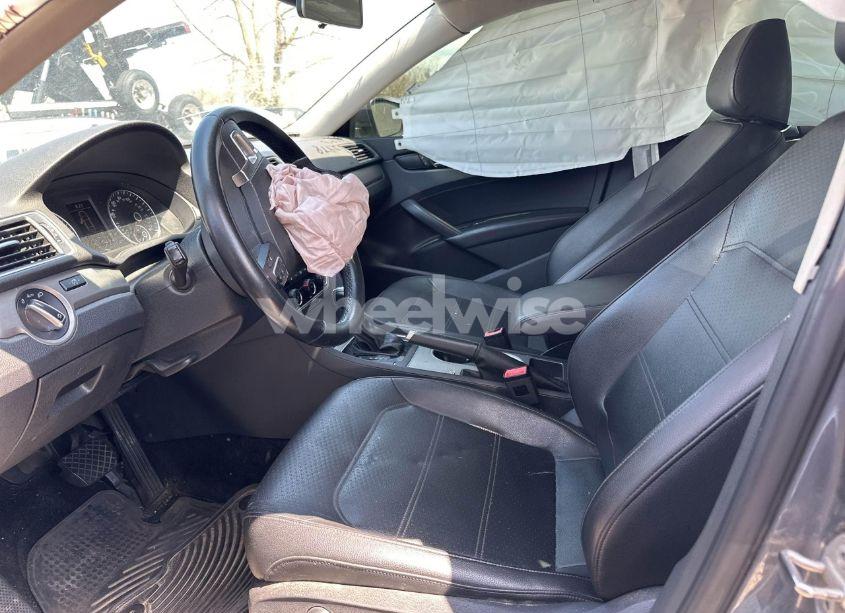 Photo 5 of 2015 Volkswagen Passat 2.0L TDI SE (VIN 1VWBV7A38FC025826)