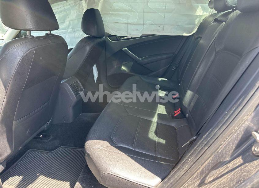 Photo 8 of 2015 Volkswagen Passat 2.0L TDI SE (VIN 1VWBV7A38FC025826)