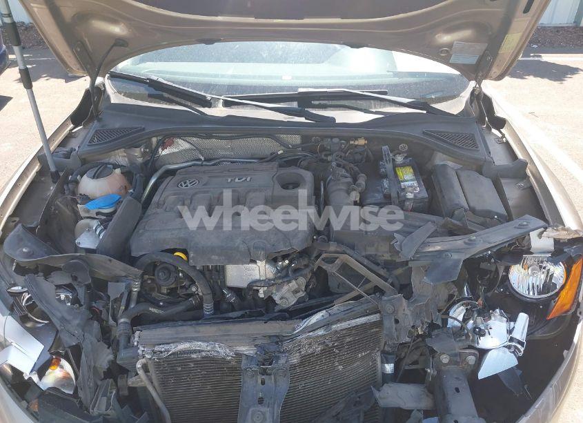 Photo 10 of 2015 Volkswagen Passat 2.0L TDI SE (VIN 1VWBV7A39FC067485)