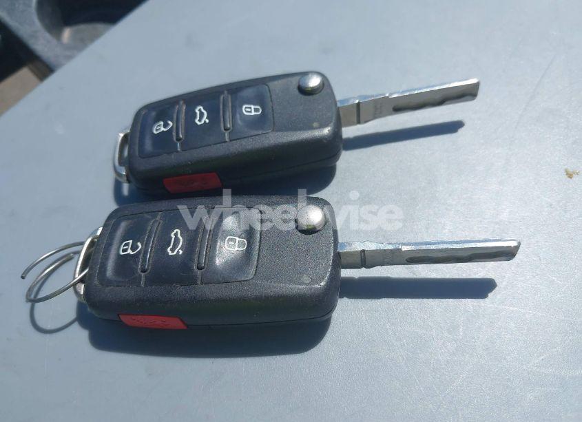 Photo 11 of 2015 Volkswagen Passat 2.0L TDI SE (VIN 1VWBV7A39FC067485)