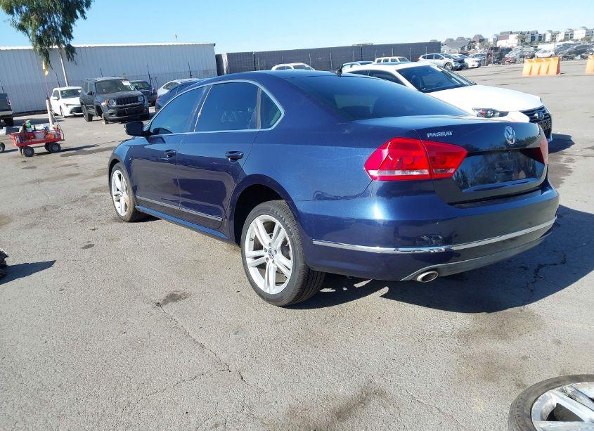 Photo 3 of 2015 Volkswagen Passat 2.0L TDI SE (VIN 1VWBV7A3XFC048105)