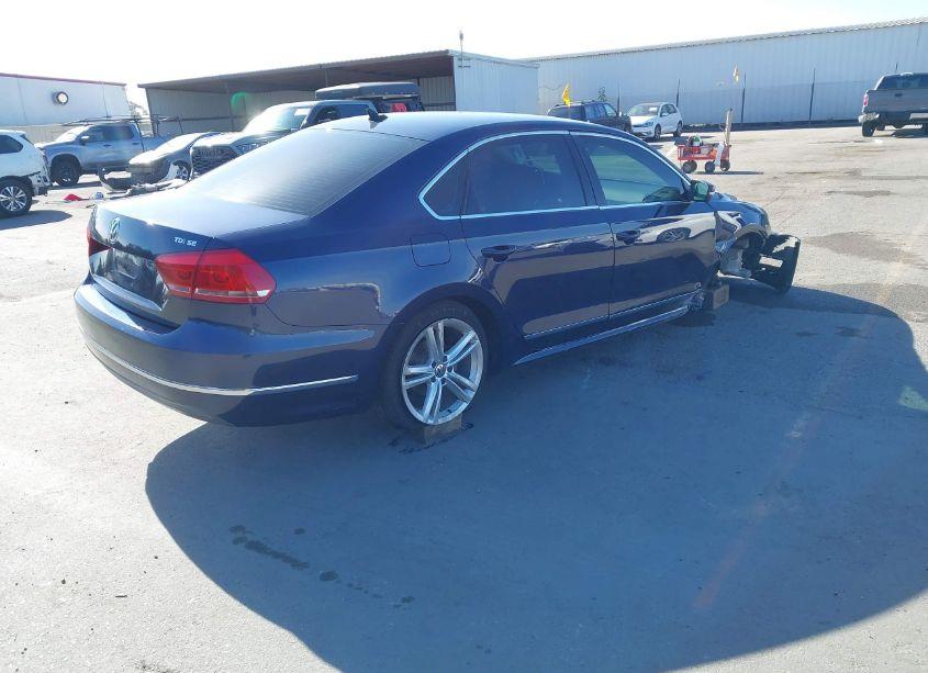 Photo 4 of 2015 Volkswagen Passat 2.0L TDI SE (VIN 1VWBV7A3XFC048105)