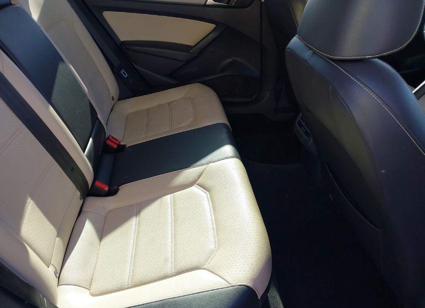 Photo 8 of 2015 Volkswagen Passat 2.0L TDI SE (VIN 1VWBV7A3XFC048105)