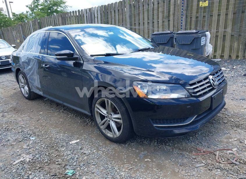 2015 Volkswagen Passat 2.0L TDI SE (VIN 1VWBV7A3XFC058603) main photo