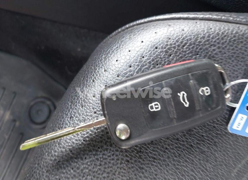 Photo 11 of 2015 Volkswagen Passat 2.0L TDI SE (VIN 1VWBV7A3XFC058603)