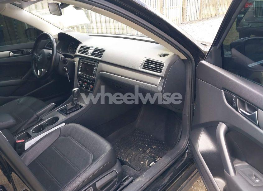 Photo 5 of 2015 Volkswagen Passat 2.0L TDI SE (VIN 1VWBV7A3XFC058603)