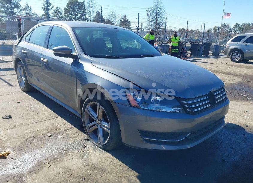 2015 Volkswagen Passat 2.0L TDI SE (VIN 1VWBV7A3XFC084375) main photo